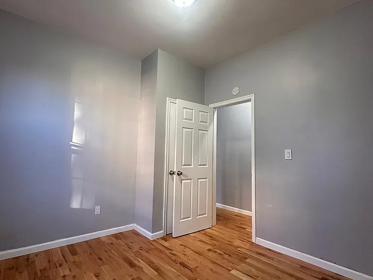 544 Grove St — Photo 2