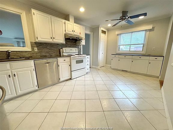 4th image of 1502 Villa Maria Blvd N