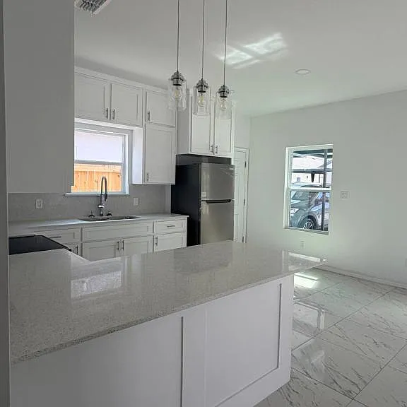 11312 N 25th Ave — Photo 2