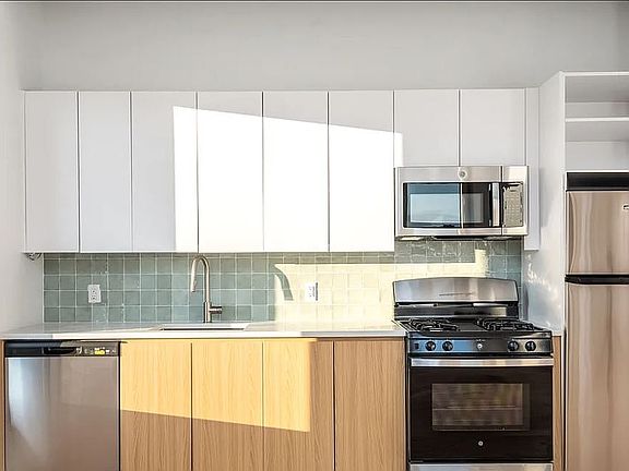 4th image of 58 Vanderbilt Ave #8L