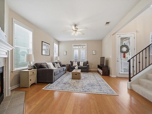 5th image of 1370 Island Pl E