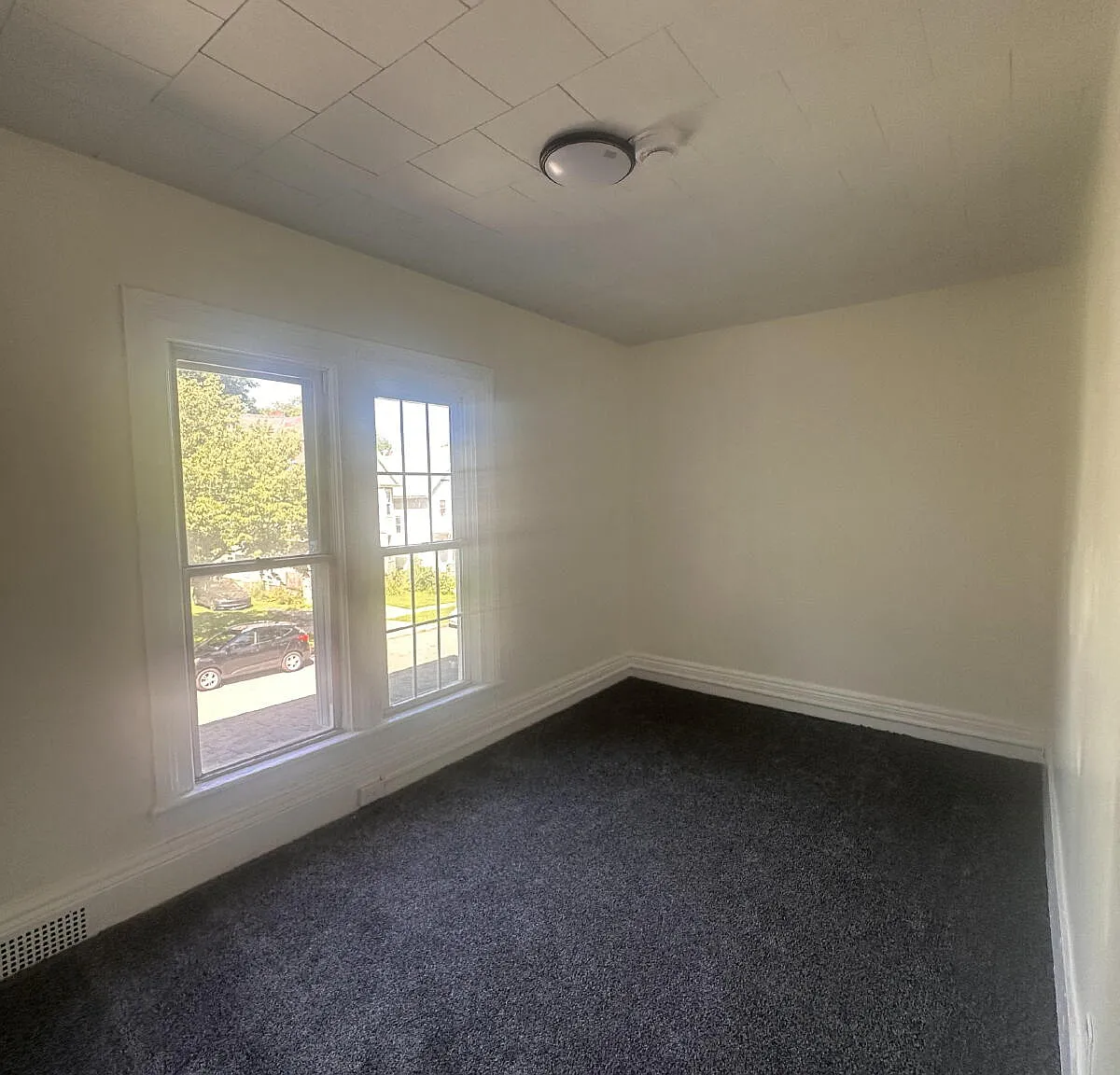 3 bed, 1.0 bath, $1,350 — Photo 3