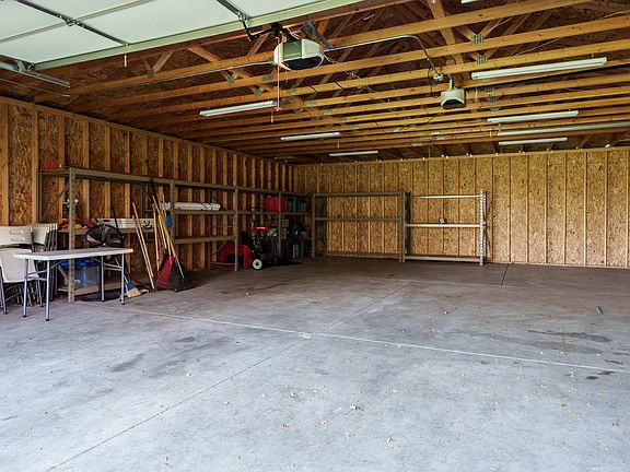 4th image of 739 Roosevelt Rd