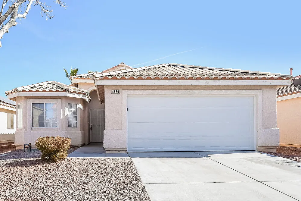 4 bed, 2.0 bath, 1606 sqft, $2,210 — Photo 1