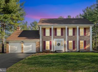 9832 Faust Dr, Vienna, VA 22182