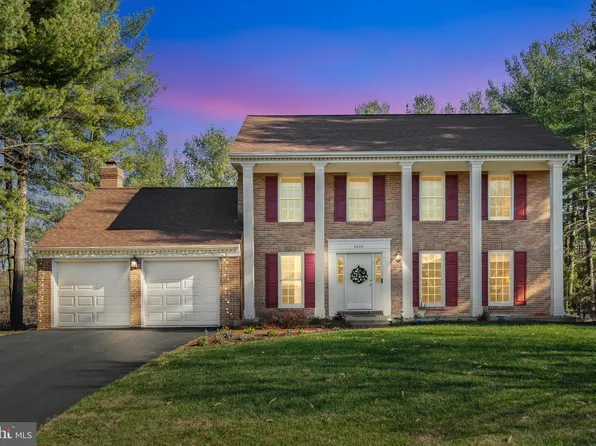 9832 Faust Dr, Vienna, VA 22182