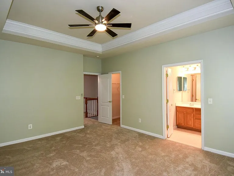 7810 Locust Leaf Ln — Photo 33