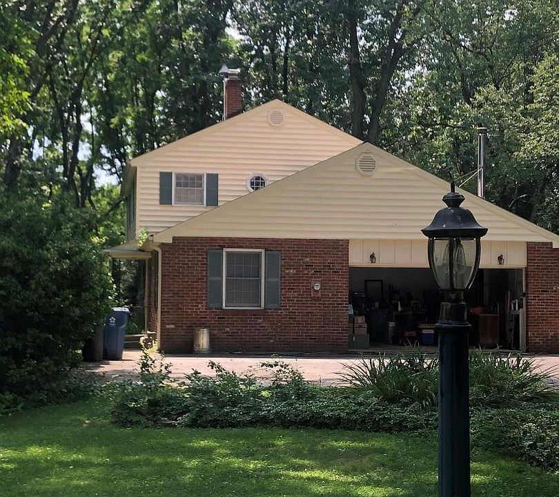 2nd image of 11 Sugartown Rd