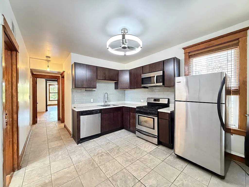 2 bed, 1200 sqft, $2,025 — Photo 2