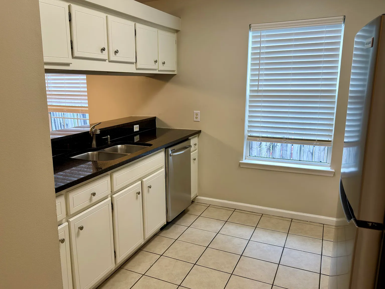 3 bed, 1257 sqft, $2,295 — Photo 3