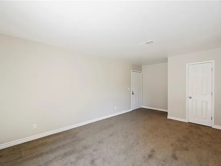 4400 Sandy River Dr #16 — Photo 7