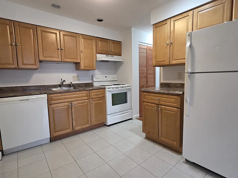 65 Miller St #A4 — Photo 1