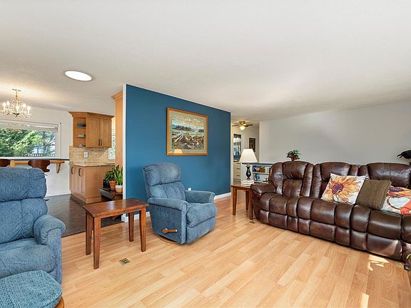 4th image of 1677 Acacia Rd