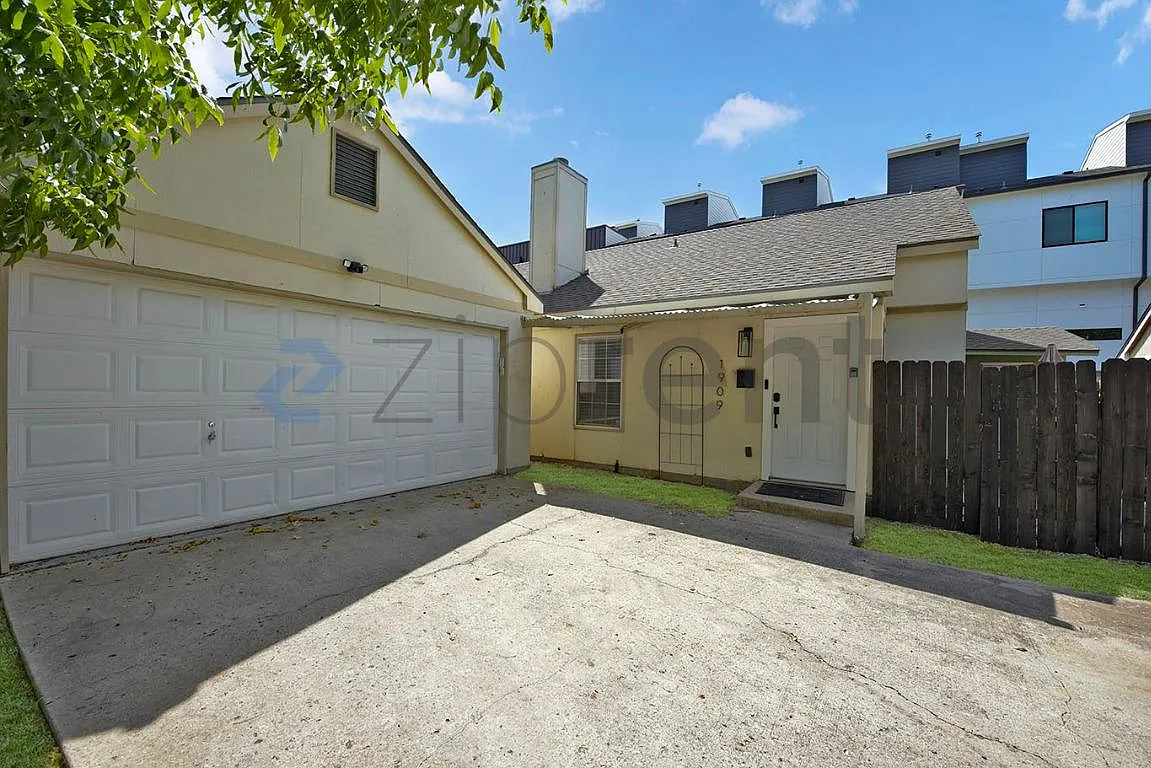 3 bed, 1280 sqft, $2,900 — Photo 3