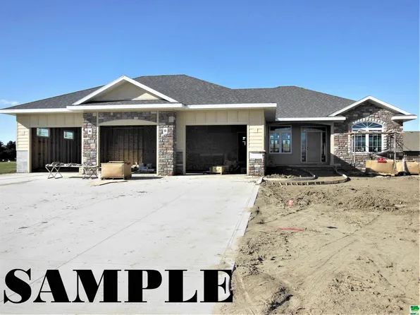 8 Cardinal Ct #Phase 6, South Sioux City, NE 68776