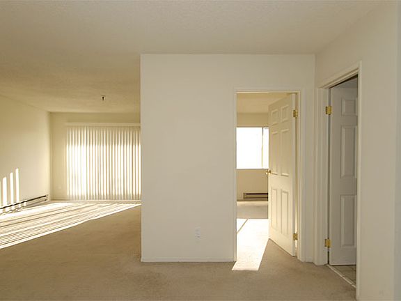 5th image of 408 Grant Ave APT 404