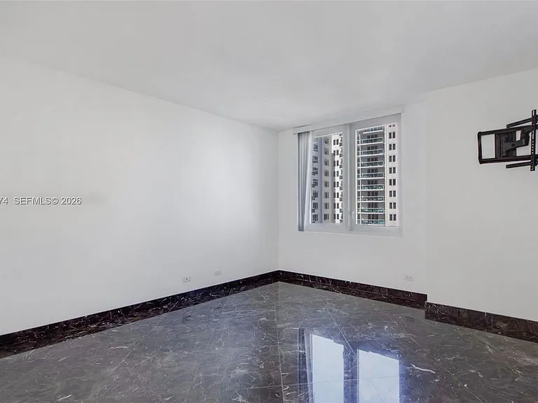 2301 Collins Ave #817 — Photo 7