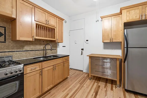 Rented by Douglas Elliman | media 8