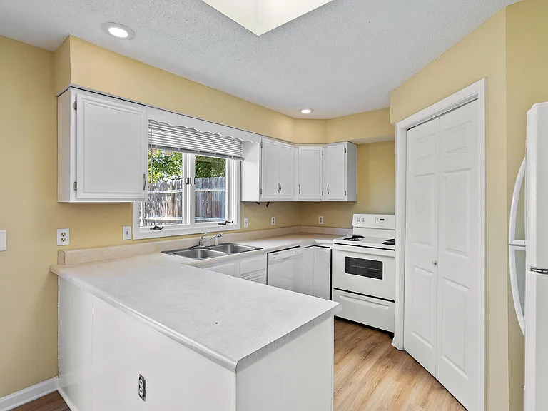2601 Hillshire Dr — Photo 18