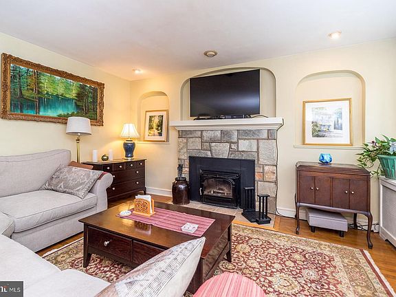 4th image of 534 Pinney Rd