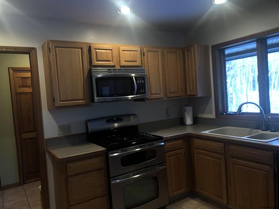 3rd image of 129 Wildwood Pl