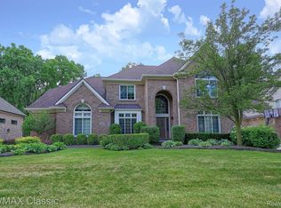 22085 Lujon Dr, Northville, MI