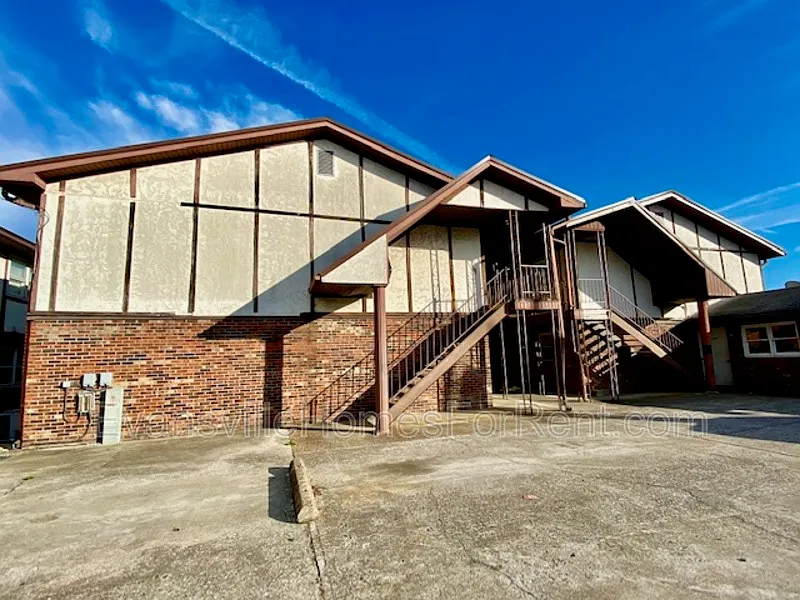 2 bed, 1.0 bath, $675 — Photo 2