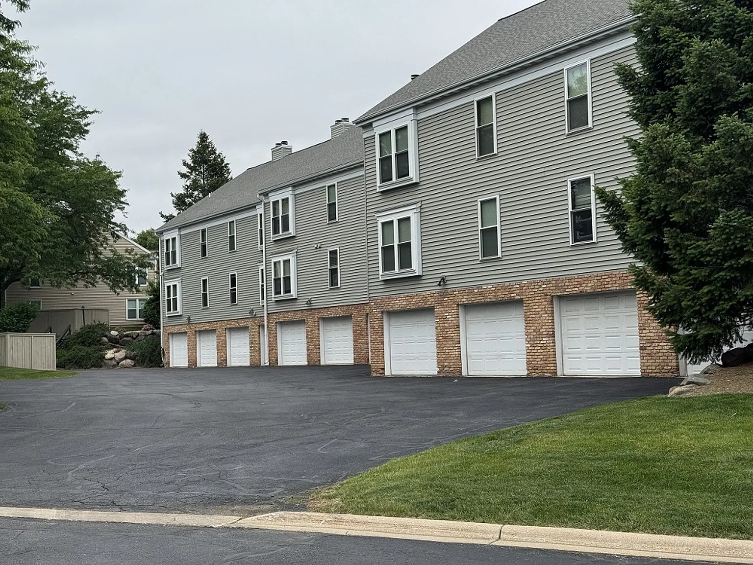 High Point Commons Apartments — Photo 4
