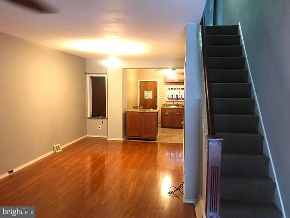 4th image of 2039 S Beechwood St
