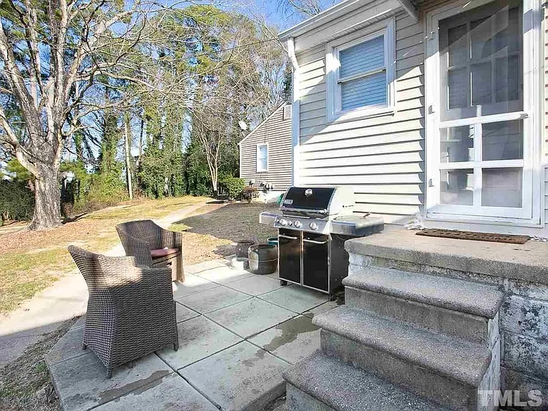2212 Brewer St — Photo 15