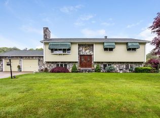 15 Tracey St, Acushnet, MA 02743
