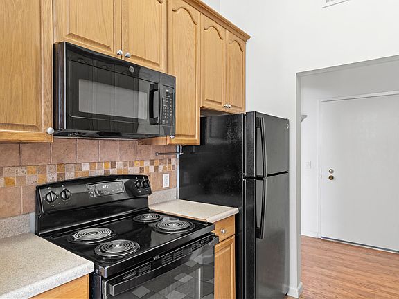 4th image of 320 N Civic Dr APT 317