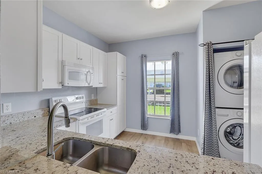 3 bed, 2.5 bath, 1157 sqft, $2,200 — Photo 4