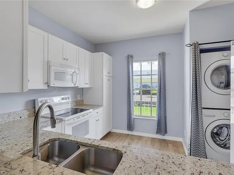 6085 Lake Front Dr — Photo 4