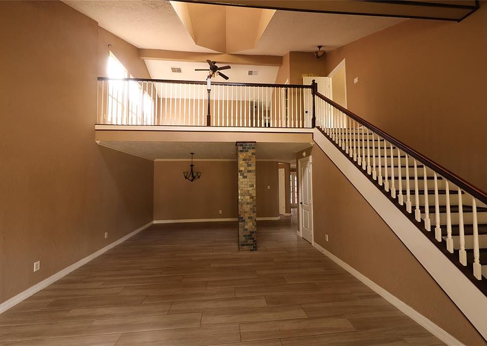 1st image of 13211 Creekview Park Dr