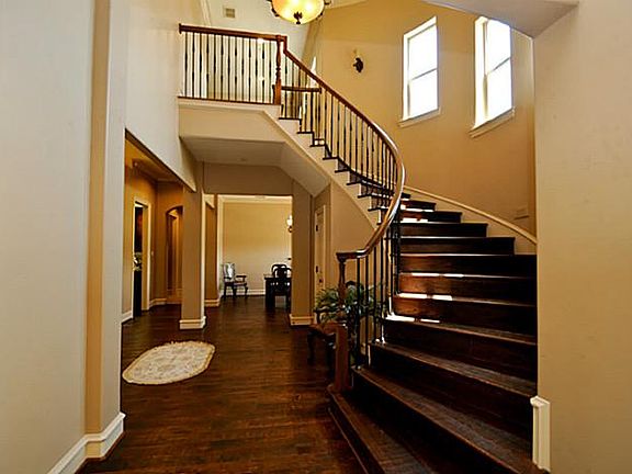 2nd image of 571 Ambrym Dr