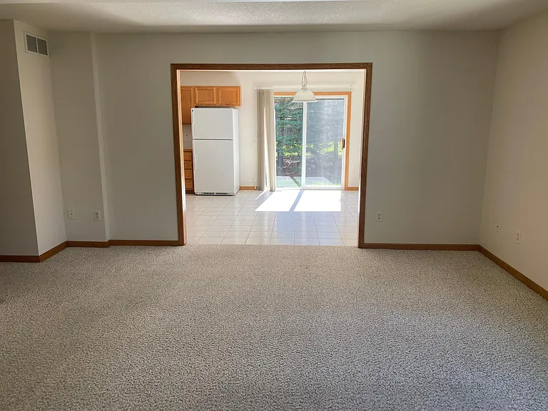 6214 Elliott Ct — Photo 2