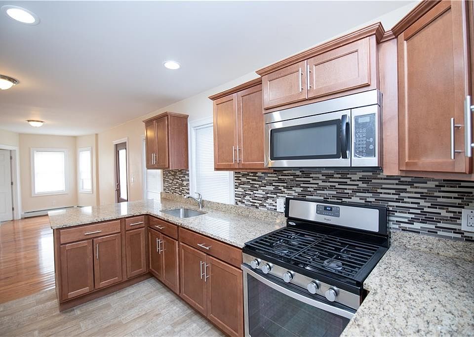 1st image of 652 Dyer Ave