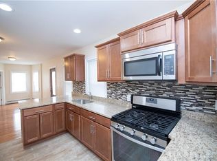 652 Dyer Ave, Cranston, RI 02920