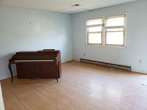 3rd image of 117 Bolton Ave