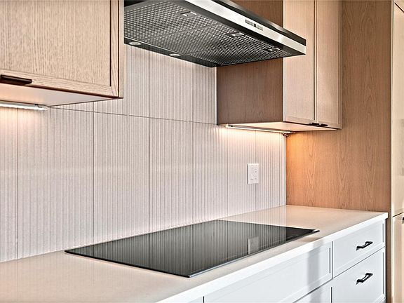 2nd image of 1102 Esquimalt Rd #501