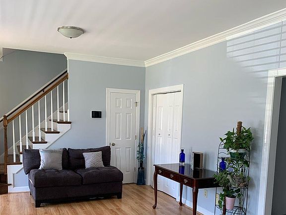 5th image of 8 Maidenhair Ct