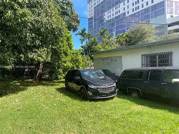5th image of 10759 SW 7th St
