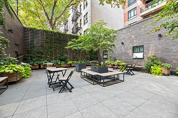 Rented by REAL New York | media 19