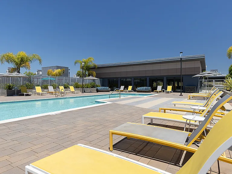 Mylo Santa Clara — Photo 33