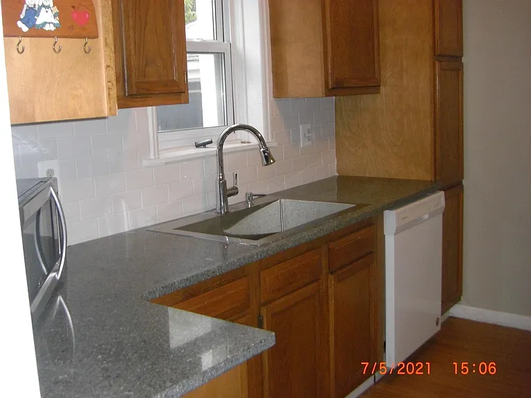 21395 Oxford Ave — Photo 8