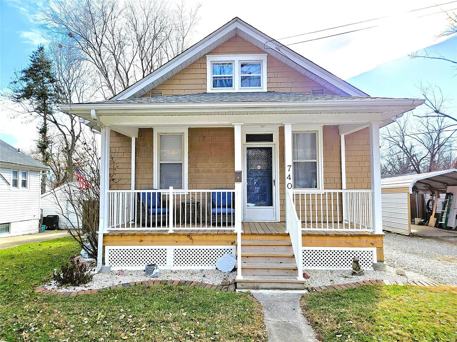 740 E Adams St photo 1