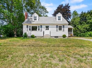 882 Salem St, Groveland, MA 01834
