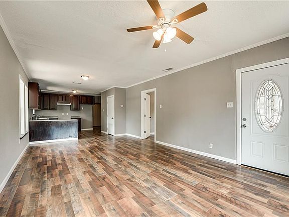 3rd image of 720 W 1st Ave