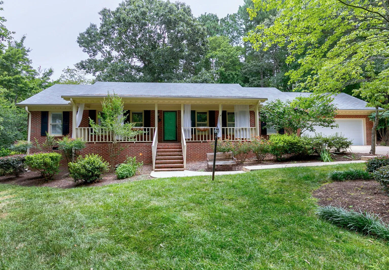3 bed, 2.0 bath, 1798 sqft, $2,500 — Photo 2